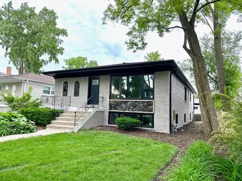 215 N Chester Ave, Park Ridge, IL 60068