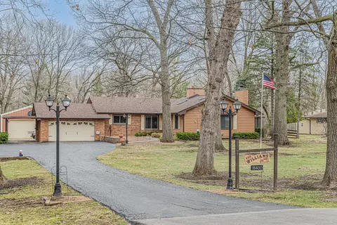 13400 W Greenview Dr, Wadsworth, IL 60083