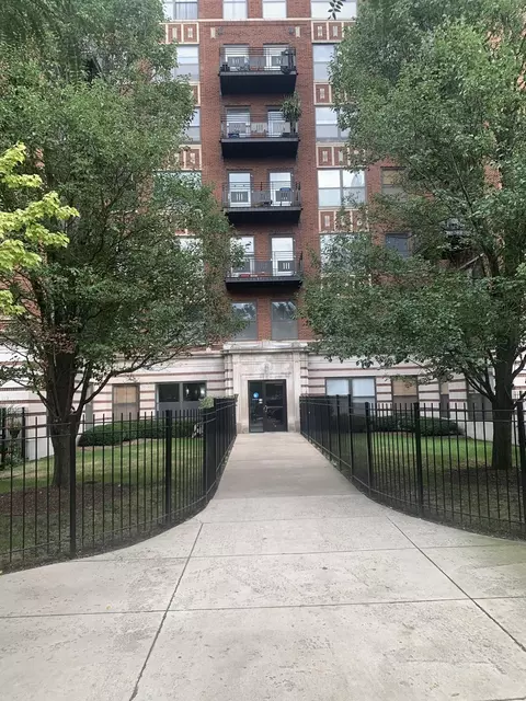 4537 S Drexel Blvd #408, Chicago, IL 60653