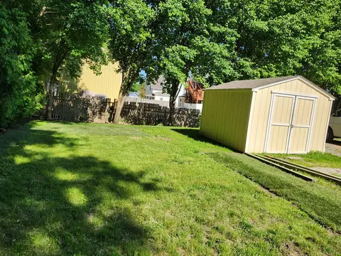 Exterior - 622 E Chicago St, Elgin, IL 60120 photo 3 of 4