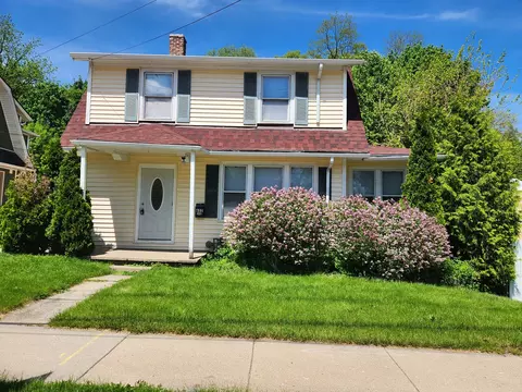 Exterior - 622 E Chicago St, Elgin, IL 60120 photo 2 of 4
