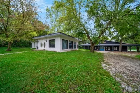 6810 Barnard Mill Rd, Ringwood, IL 60072