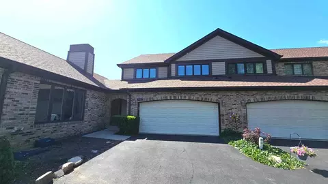 1942 Golfview Dr, Bartlett, IL 60103 photo 1