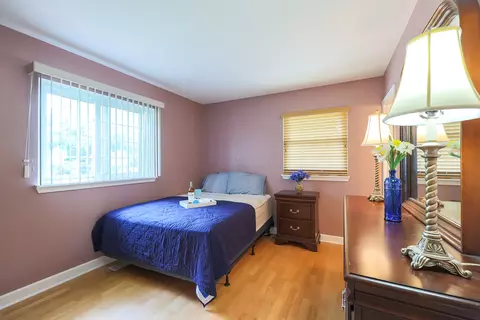Bedroom - 255 Frederick Ct, Hoffman Estates, IL 60169 photo 1 of 4