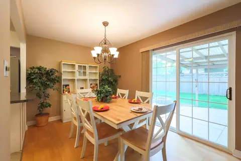 Dining - 255 Frederick Ct, Hoffman Estates, IL 60169 photo 1 of 2
