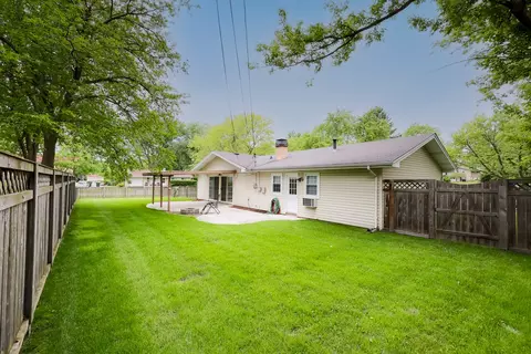 Exterior - 255 Frederick Ct, Hoffman Estates, IL 60169 photo 5 of 7