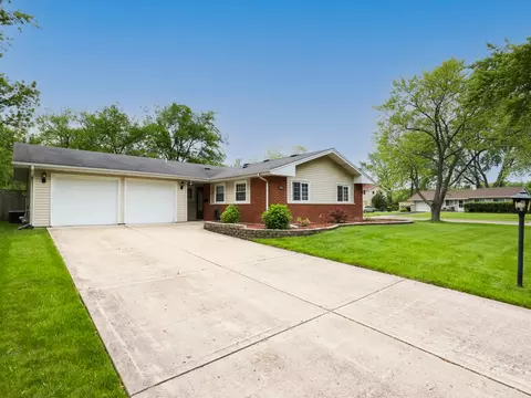 Exterior - 255 Frederick Ct, Hoffman Estates, IL 60169 photo 2 of 7