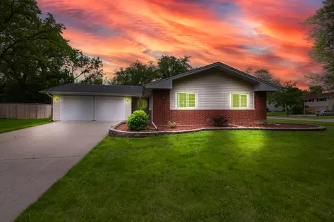 Exterior - 255 Frederick Ct, Hoffman Estates, IL 60169 photo 3 of 7