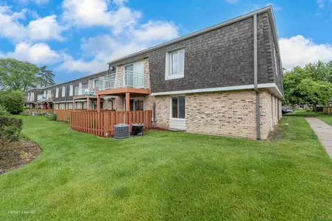 4511 Kings Walk Dr #1B, Rolling Meadows, IL 60008