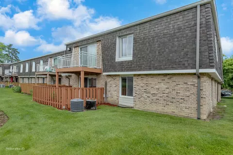 4511 Kings Walk Dr #1B, Rolling Meadows, IL 60008 photo 2
