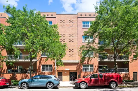 4311 N Sheridan Rd #303, Chicago, IL 60613