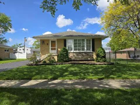 10212 S Tripp Ave, Oak Lawn, IL 60453