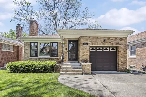7852 Tripp Ave, Skokie, IL 60076