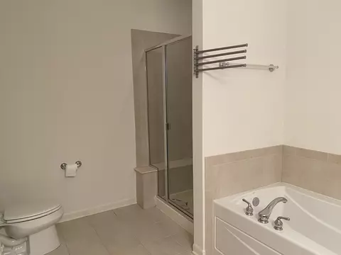 Bath - 275 E Railroad Ave #108, Bartlett, IL 60103 photo 2 of 3