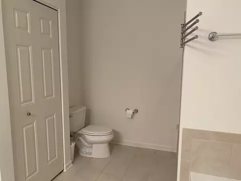 Bath - 275 E Railroad Ave #108, Bartlett, IL 60103 photo 3 of 3