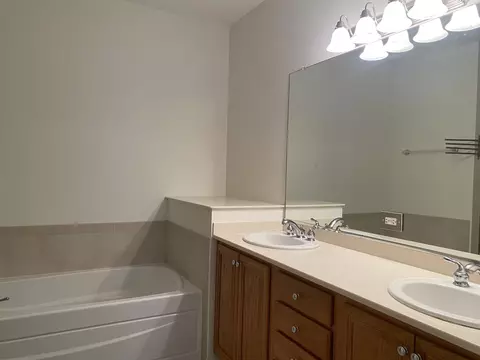 Bath - 275 E Railroad Ave #108, Bartlett, IL 60103 photo 1 of 3