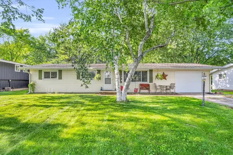 704 E Larmon St, Tolono, IL 61880