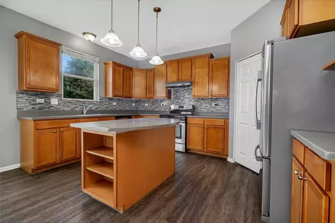 Kitchen - 700 Avalon Way, Minooka, IL 60447 photo 2 of 4