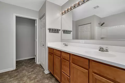 Bath - 700 Avalon Way, Minooka, IL 60447 photo 3 of 4