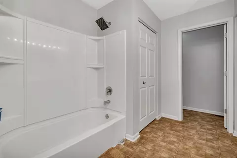 Bath - 700 Avalon Way, Minooka, IL 60447 photo 2 of 4