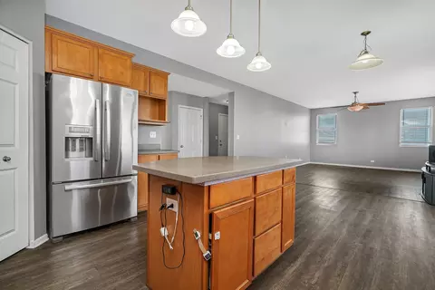 Kitchen - 700 Avalon Way, Minooka, IL 60447 photo 3 of 4