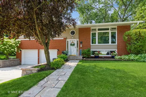 1053 E Flake Dr, Palatine, IL 60074