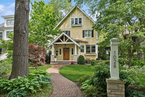1028 Elmwood Ave, Wilmette, IL 60091