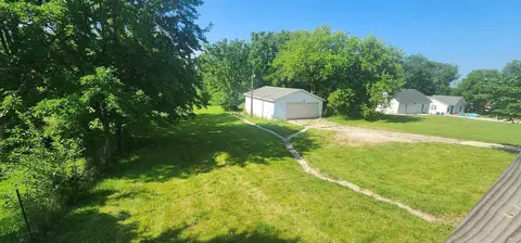 Exterior - 891 Bode Rd, Elgin, IL 60120 photo 5 of 6