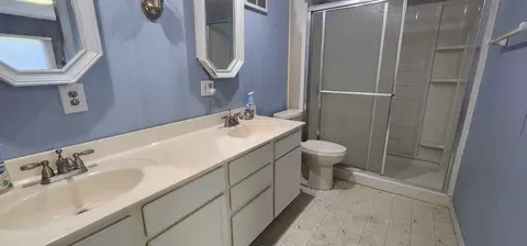 Bath - 891 Bode Rd, Elgin, IL 60120 photo 1 of 1