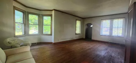 Living - 891 Bode Rd, Elgin, IL 60120 photo 2 of 8