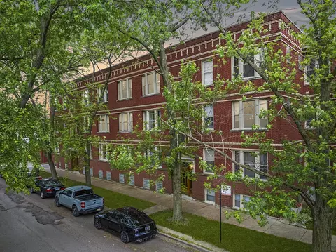 3615 W Byron St #2A, Chicago, IL 60618