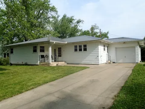 217 W South St, Franklin Grove, IL 61031