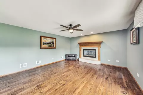 Living - 13304 Meadow Ln, Plainfield, IL 60585 photo 3 of 5