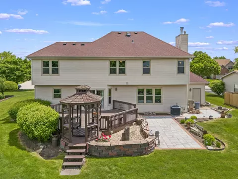 Exterior - 13304 Meadow Ln, Plainfield, IL 60585 photo 6 of 15