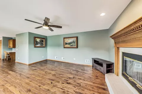 Living - 13304 Meadow Ln, Plainfield, IL 60585 photo 4 of 5