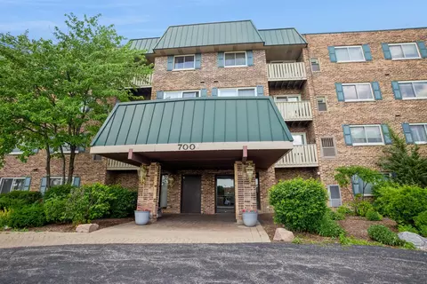 700 Perrie Dr #310, Elk Grove Village, IL 60007
