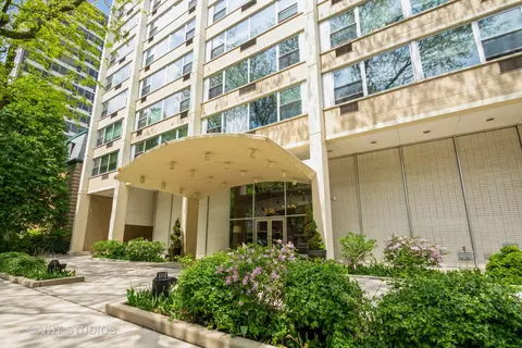 336 W Wellington Ave #2502, Chicago, IL 60657