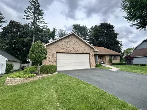 1834 Arnold Ave, Rockford, IL 61108