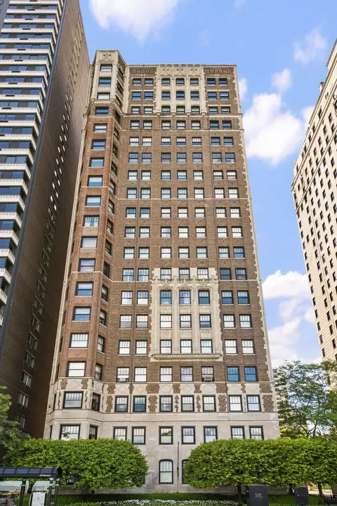1448 N Lake Shore Dr #5C, Chicago, IL 60610