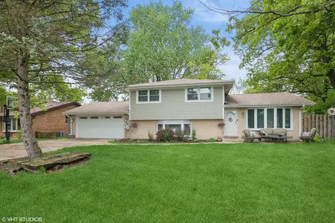 10140 S 86th Ave, Palos Hills, IL 60465