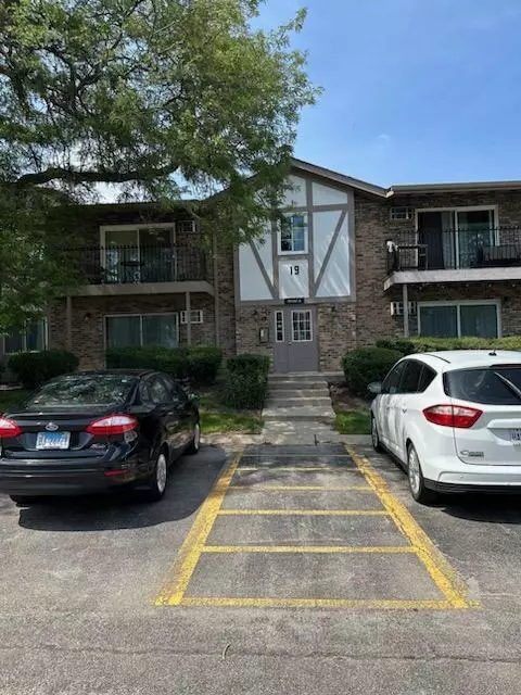 9 Lake Dr #202, Willowbrook, IL 60527