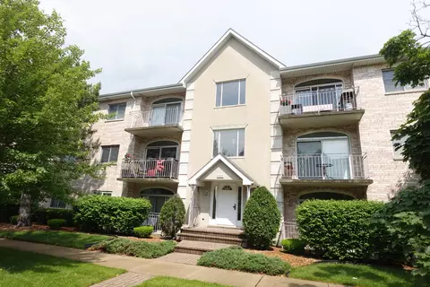 9435 S 79th Ave #302, Hickory Hills, IL 60457