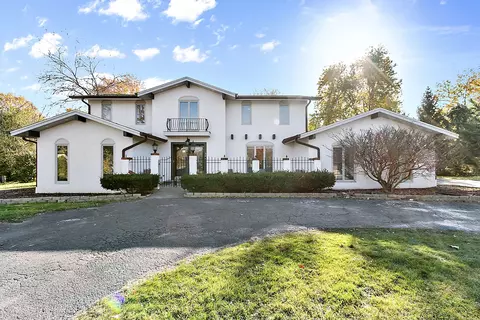 35 Regent Dr, Oak Brook, IL 60523