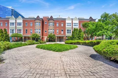 1421 N Halsted St #2S, Chicago, IL 60642