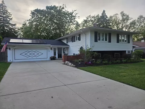 2 S156 Hampton Ln, Lombard, IL 60148