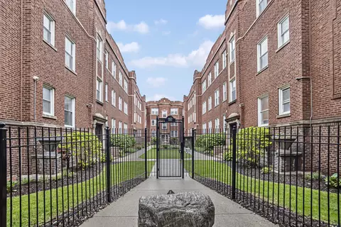 1346 W Estes Ave #2S, Chicago, IL 60626