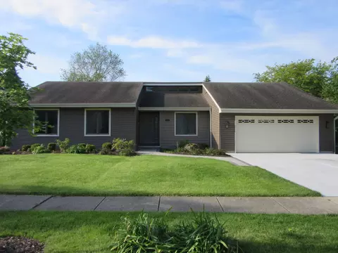 1112 Rosewood St, Shorewood, IL 60404