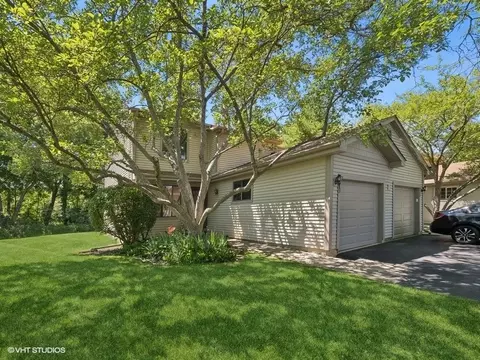219 E Forest Knoll Dr, Palatine, IL 60074