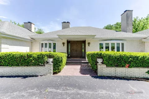 39 Royal Vale Dr, Oak Brook, IL 60523