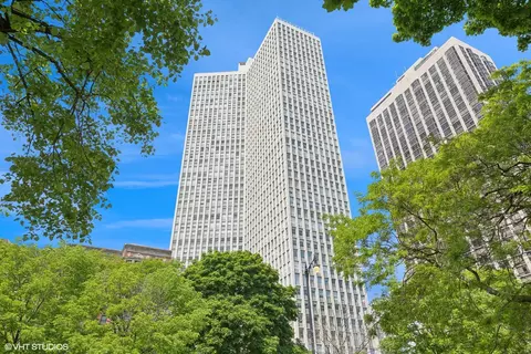 2626 N Lakeview Ave #407, Chicago, IL 60614